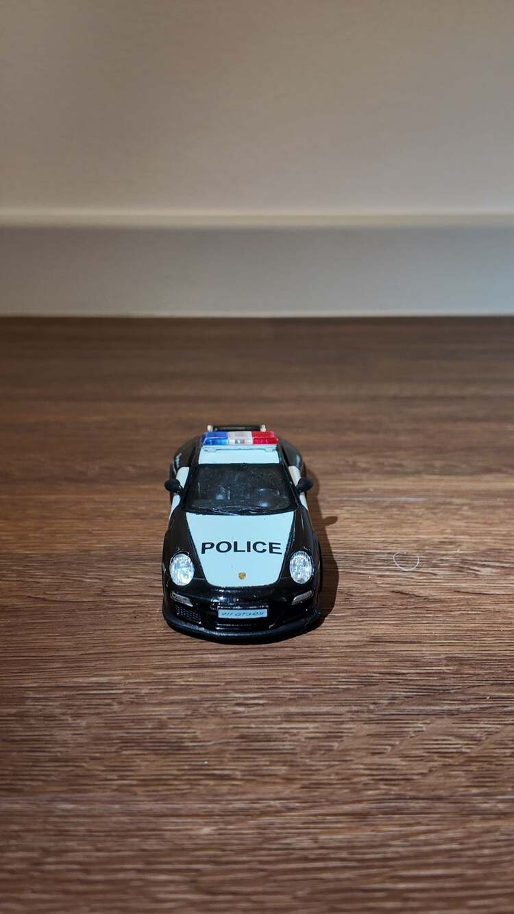 Kinsmart 2010 Porsche 911 GT3 RS Police Car – Black & White, 1:36 Scale